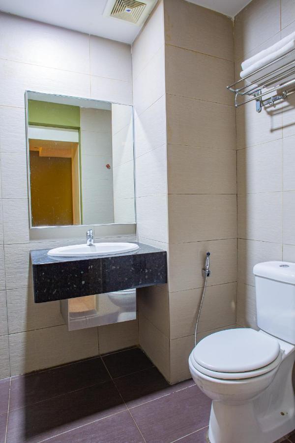 Hotel 101 Permas Jaya Johor Bahru Eksteriør billede