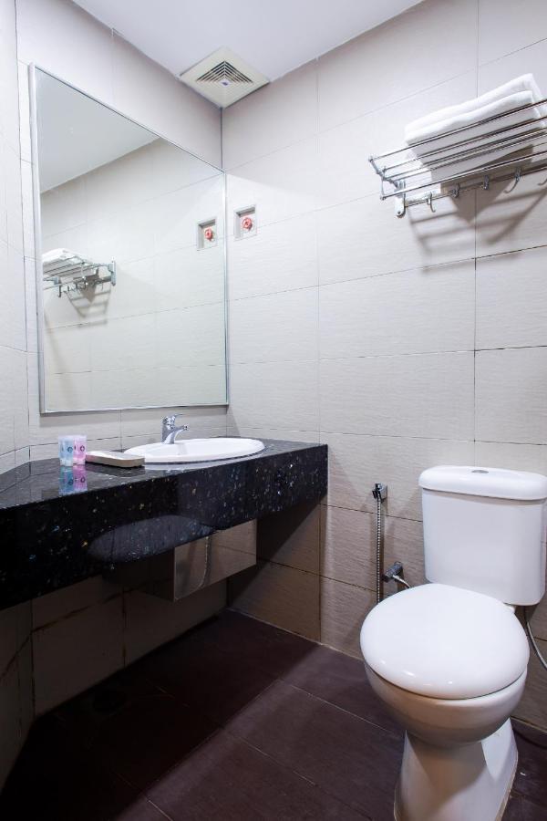 Hotel 101 Permas Jaya Johor Bahru Eksteriør billede